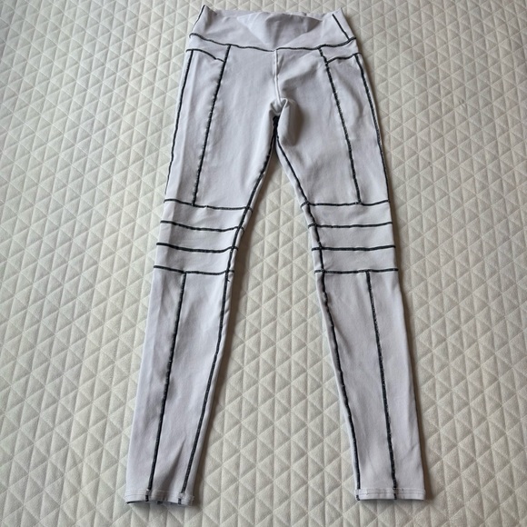 Alo White and Black Women’s Endurance Leggings Size Small Moto Gym Performance - Picture 1 of 15